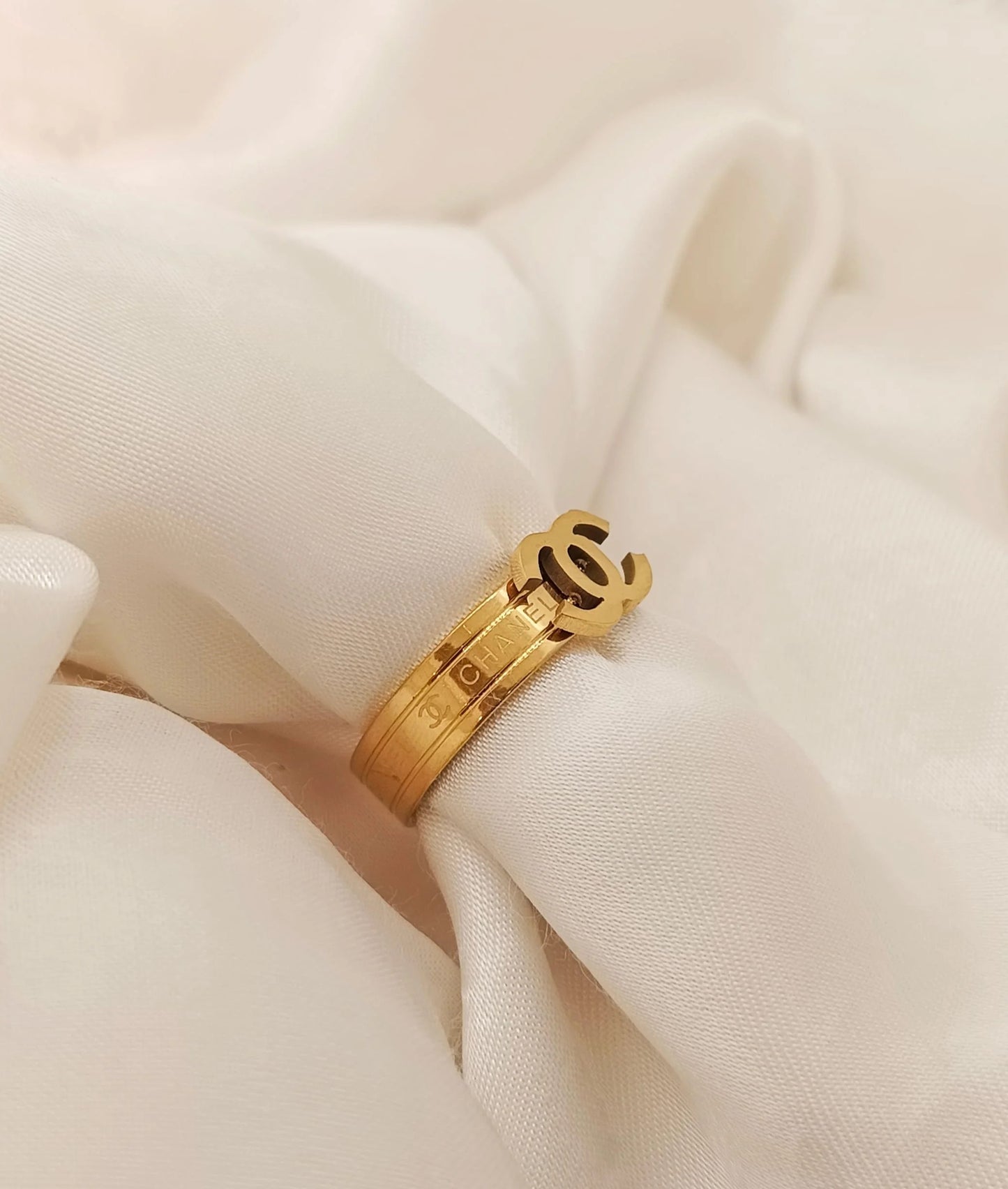 Chic Emblem Ring