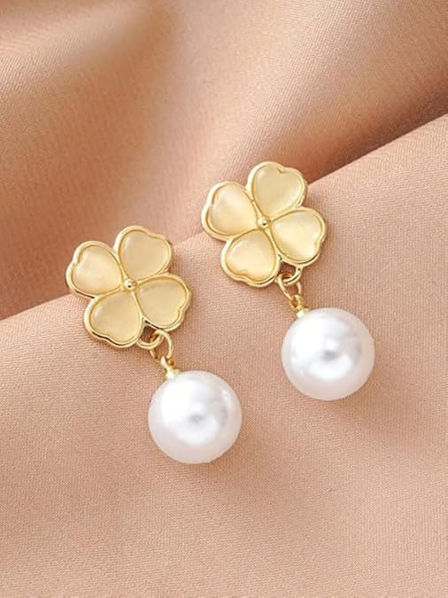 Clover Pearl Earring